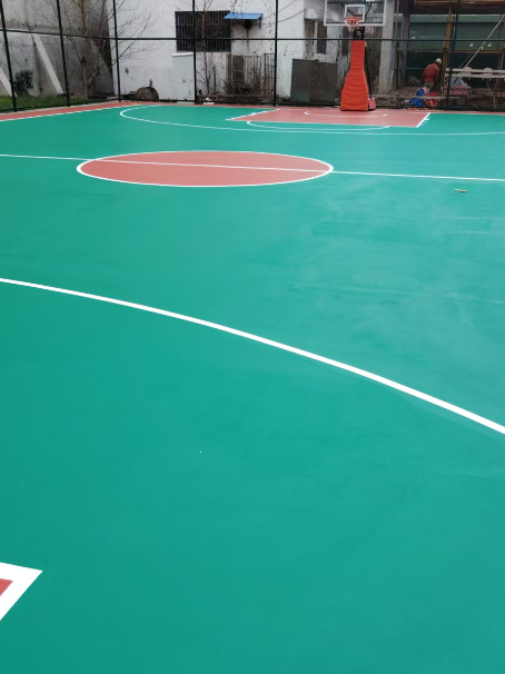 延平 球场长期使用易出现地面开裂